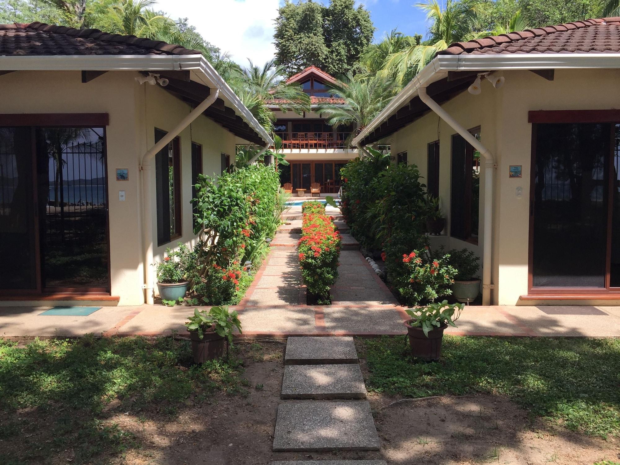 Casa Cook Beachfront Hotel Tamarindo Exterior photo