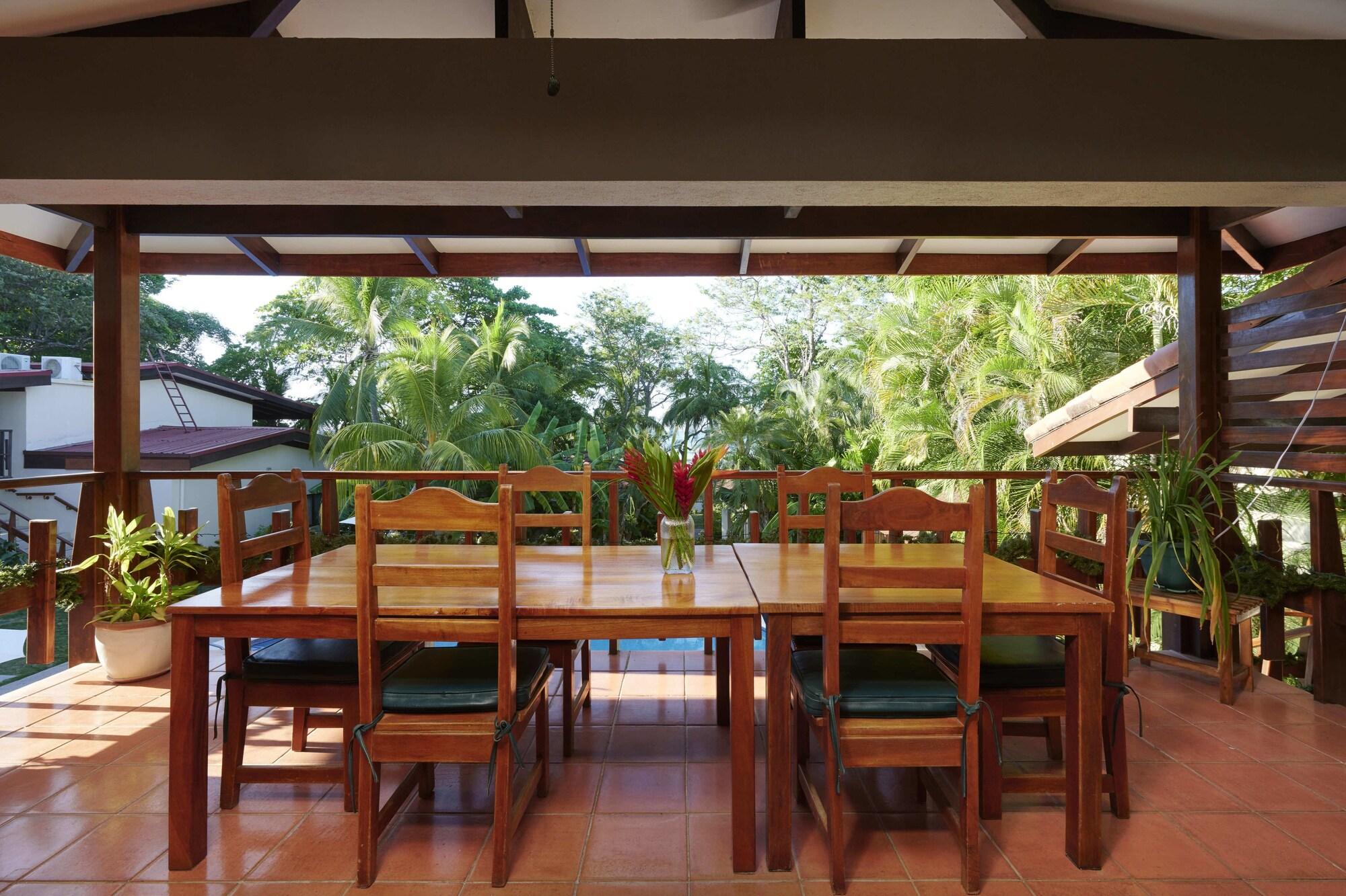 Casa Cook Beachfront Hotel Tamarindo Exterior photo